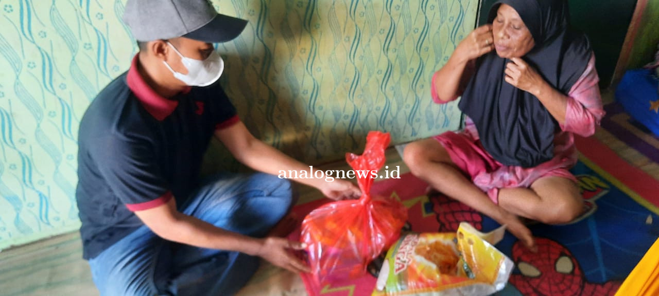 Pemuda BK Bagikan Sembako ke Lansia dan Janda Tua