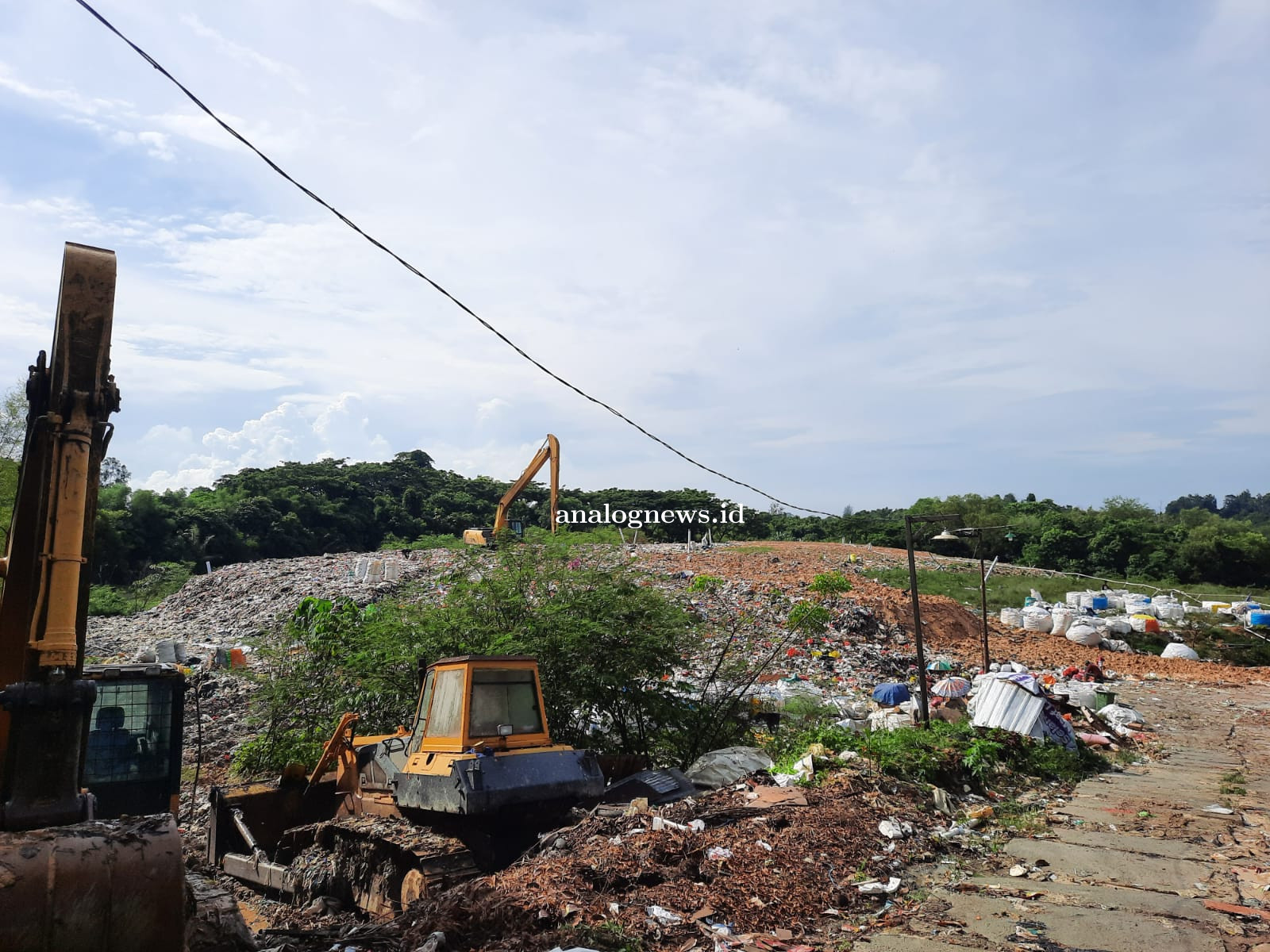 Cegah Bau Menyengat, DLH Gunakan Sistem Sanitary Landfill Olah Sampah di TPA