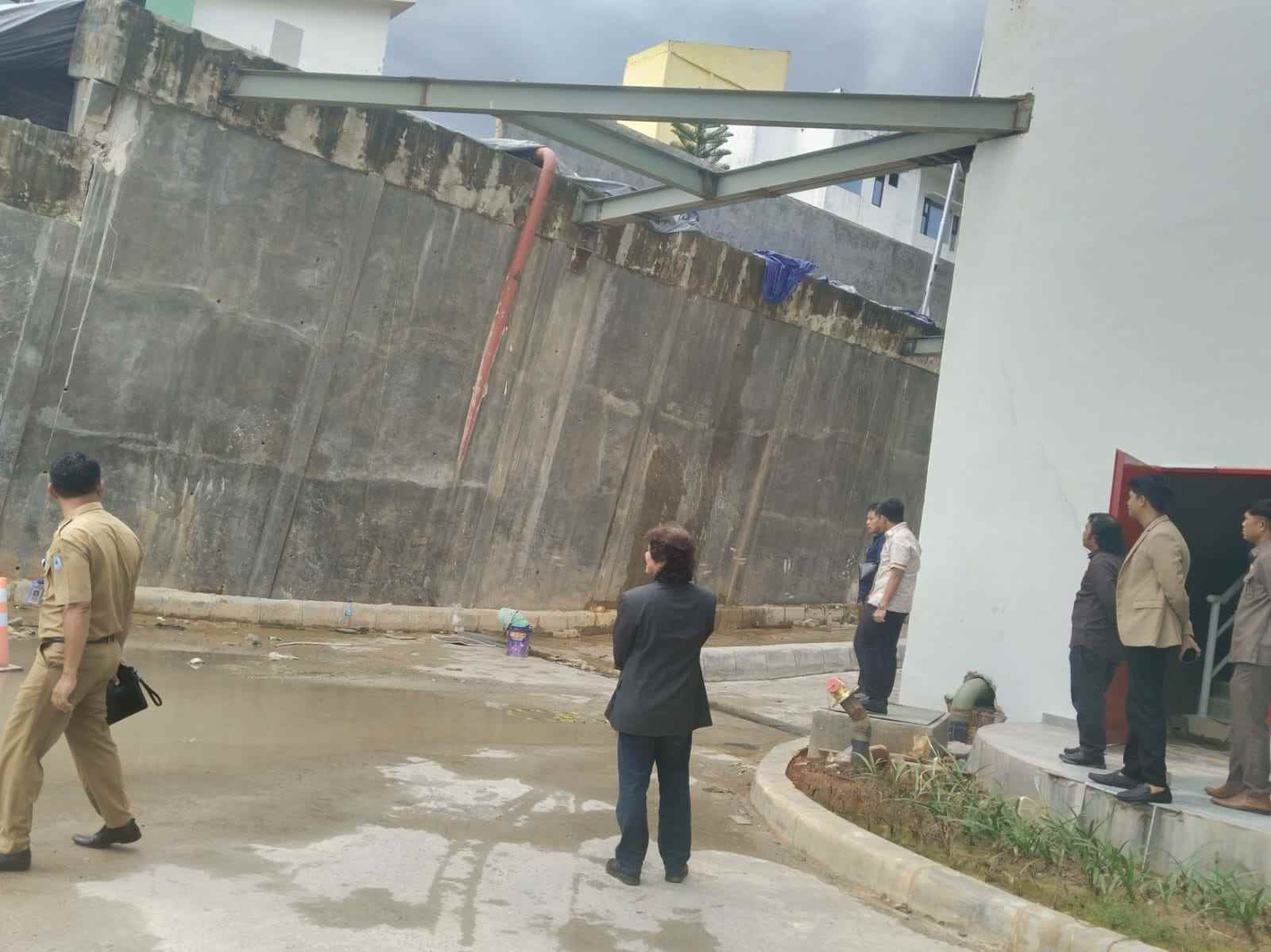 Dinding Pembatas Hampir Ambruk, DPRD Nilai Pembangunan City Mall Serampangan