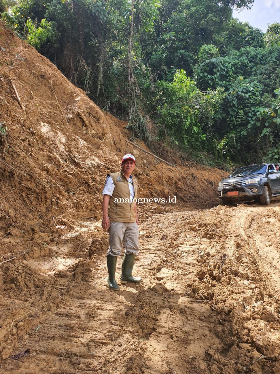 Tinjau Penanganan Longsor di Kalumpang, PUPR Pemprov Sulbar Ajak Masyarakat Lebih Waspada Cuaca Ekst