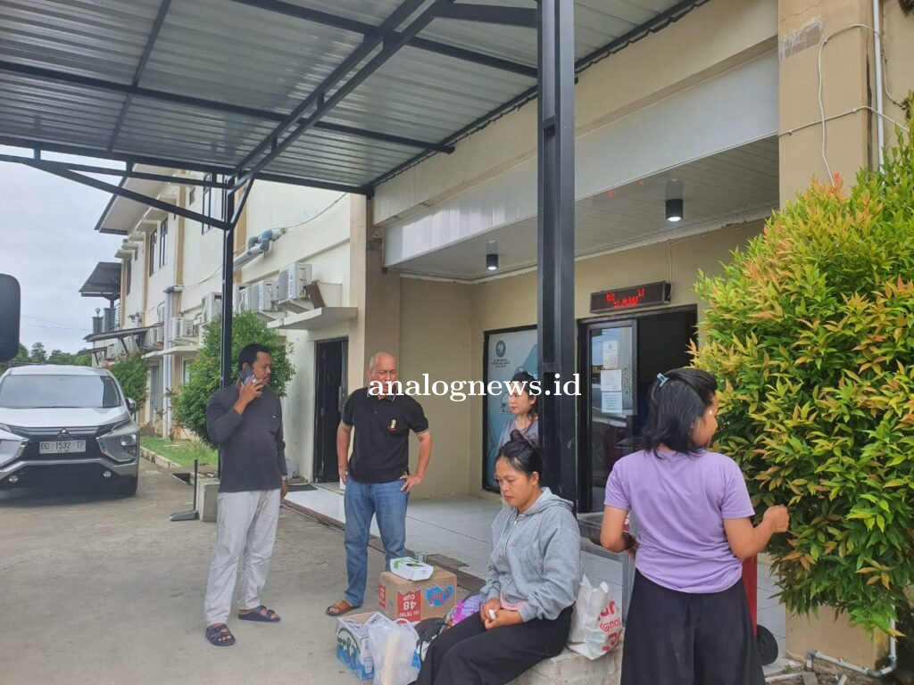Bantu Pulangkan Jenazah Warga Desa Siraun, Prof Zudan Instruksi Perbaikan Jalan Tiga Desa di Kalumpa