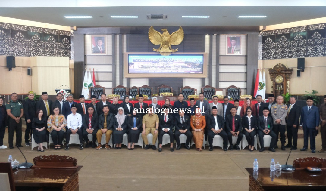 Guntur Hadiri Pelantikan PAW DPRD Kukar, Dorong Akbar Haka Perkuat Sinergi Pembangunan Daerah