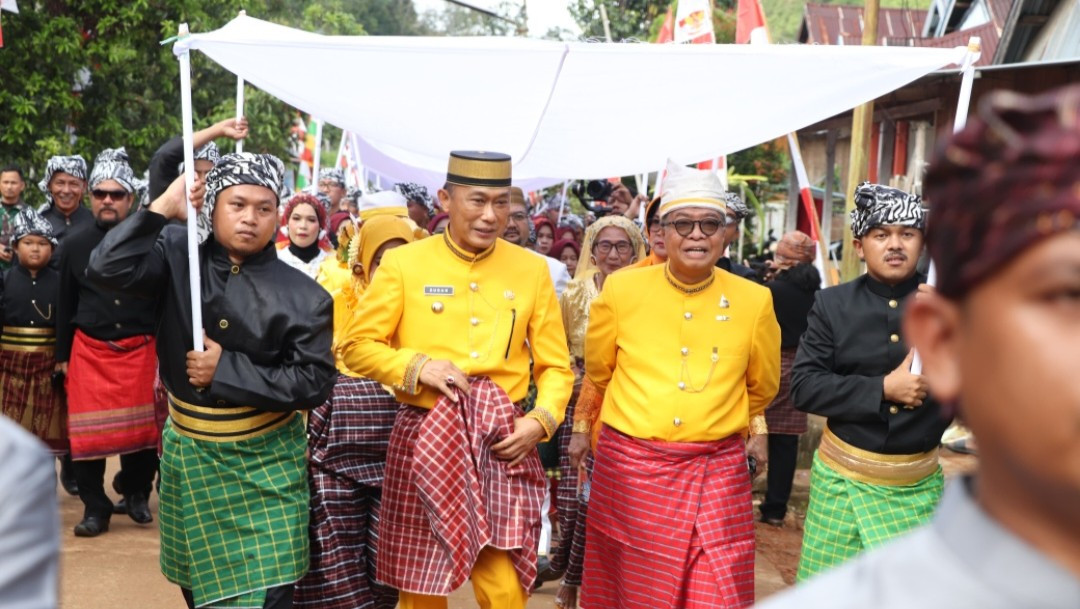 Lestarikan Budaya, PJ Gubernur Sulbar Apresiasi Pengukuhan Tomakaka Adaq Tuho Ulumanda