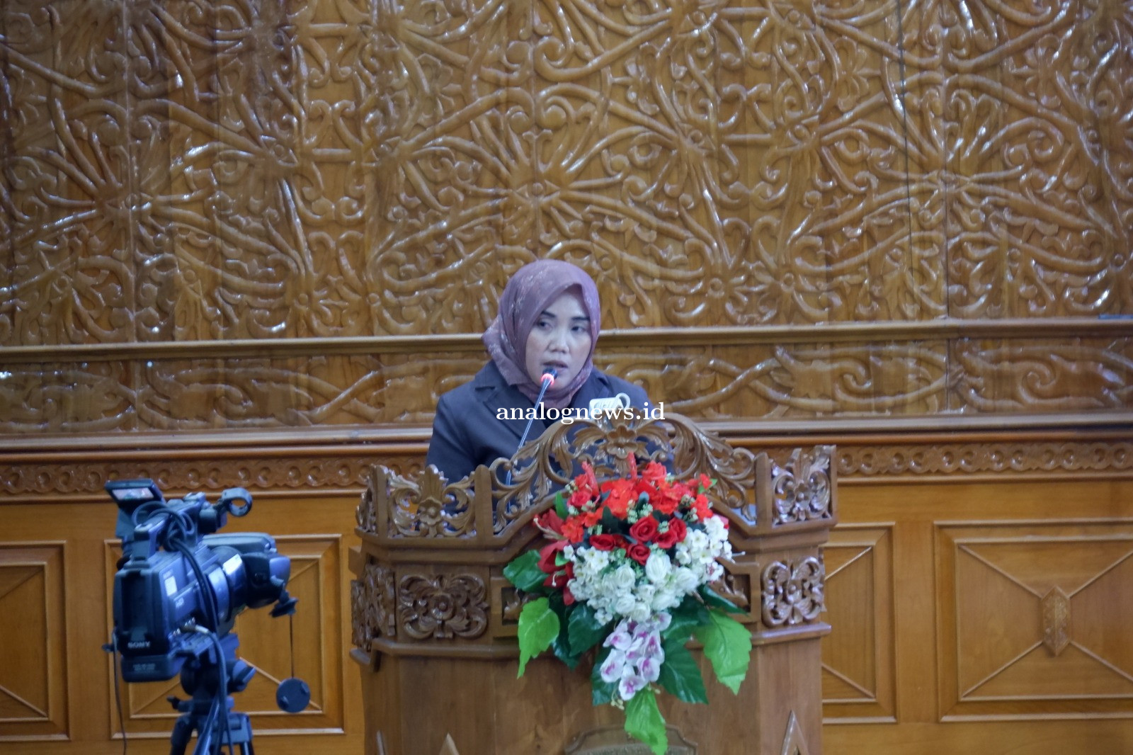 anggota_Fraksi_Amanat_Keadilan_Berkarya,_Leni_Angriani.jpg