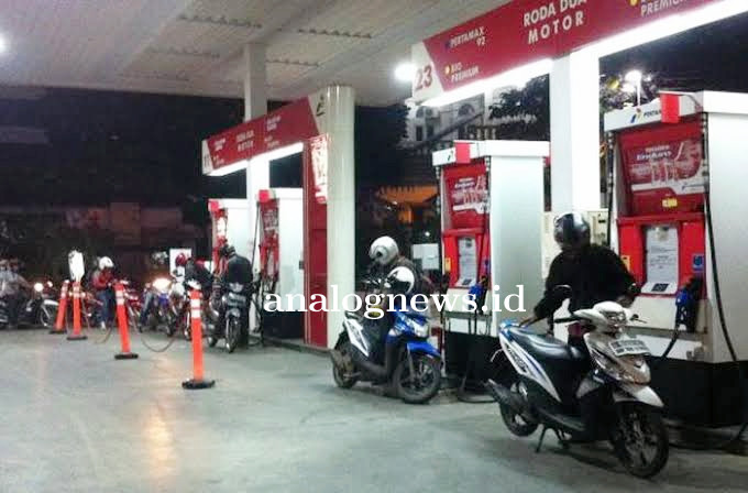 antri_di_pom_bensin.jpg